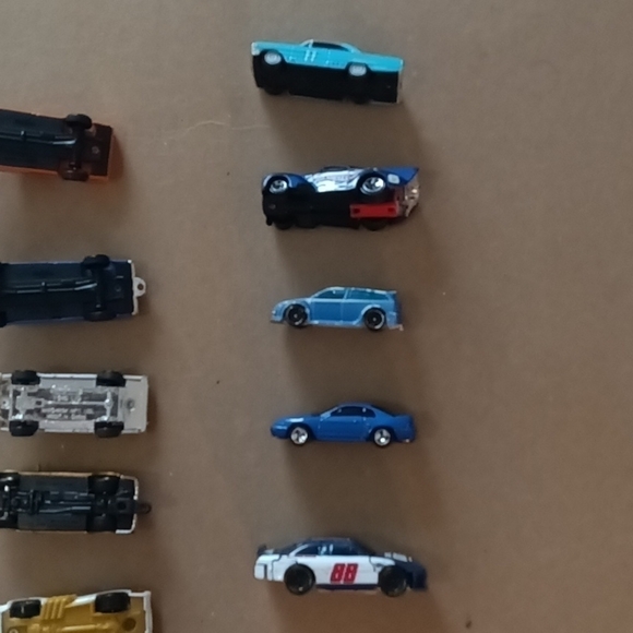 EUC 9 toy vehicles Maisto, Hot Wheels, & Matchbox cars pickups coupes, some VTG - Picture 3 of 15